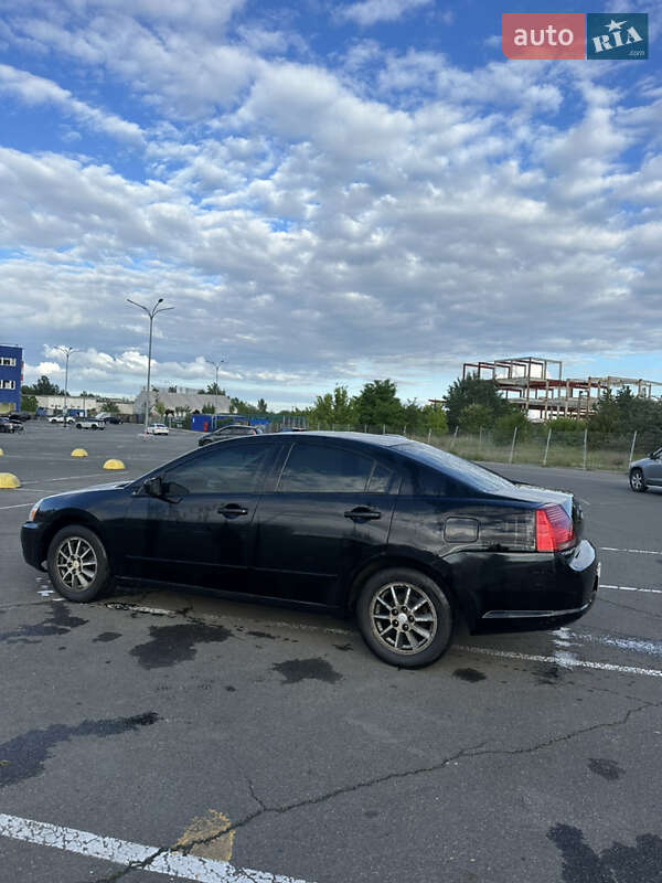 Седан Mitsubishi Galant 2004 в Киеве