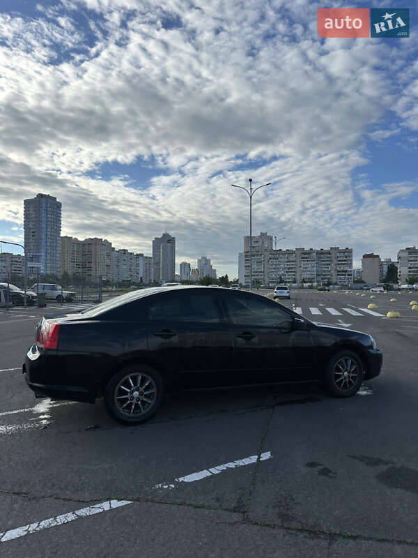 Седан Mitsubishi Galant 2004 в Киеве