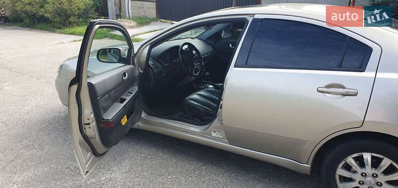 Седан Mitsubishi Galant 2006 в Киеве