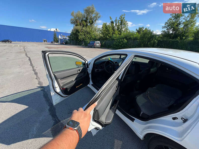Седан Mitsubishi Galant 2011 в Черновцах