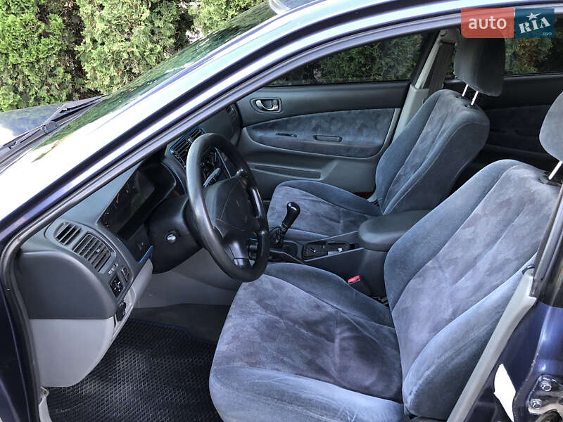 Седан Mitsubishi Galant 1998 в Теплодаре