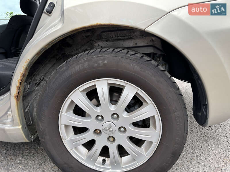 Седан Mitsubishi Galant 2009 в Киеве
