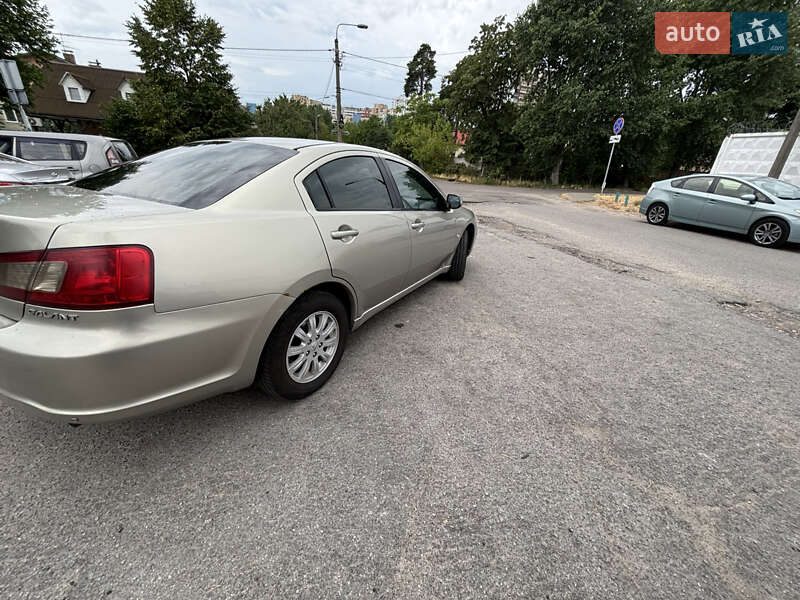 Седан Mitsubishi Galant 2009 в Киеве