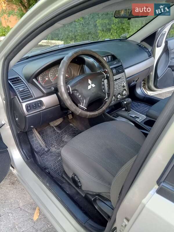 Седан Mitsubishi Galant 2009 в Хмельницком
