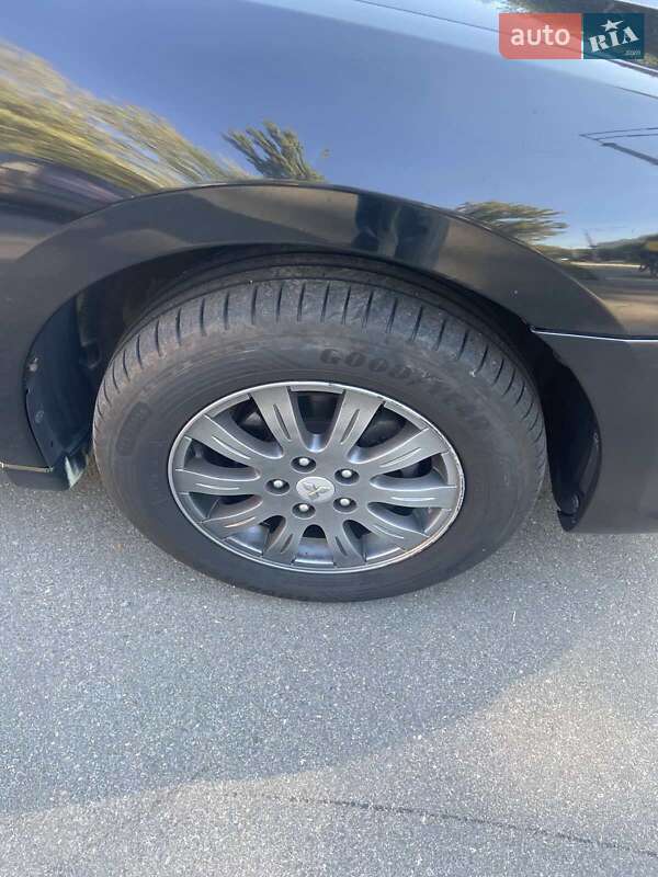 Седан Mitsubishi Galant 2009 в Киеве