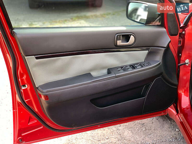 Седан Mitsubishi Galant 2012 в Виннице