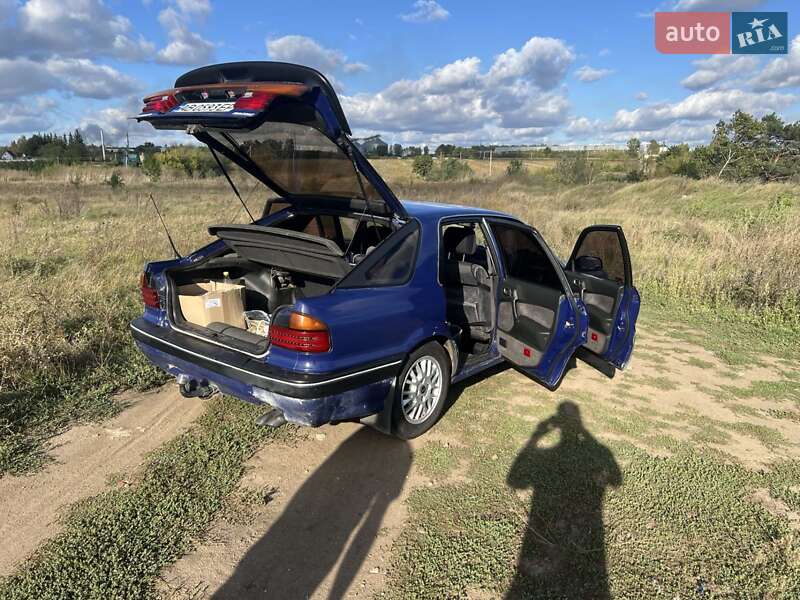 Лифтбек Mitsubishi Galant 1989 в Гайсине