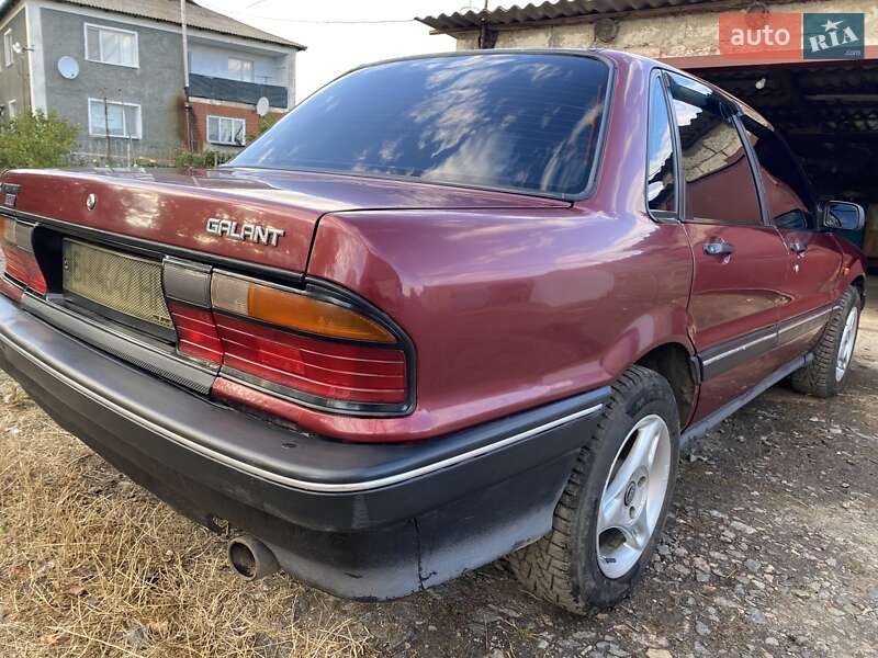Седан Mitsubishi Galant 1989 в Подольске