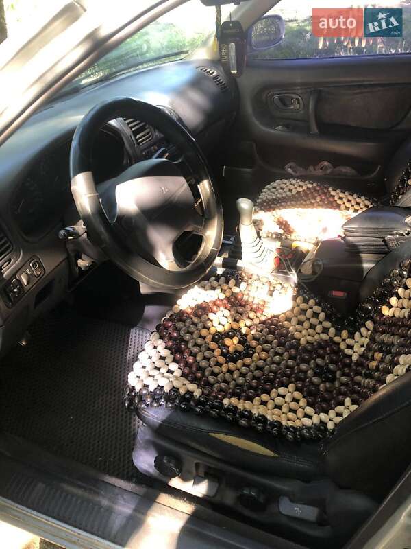 Седан Mitsubishi Galant 1993 в Синельниково