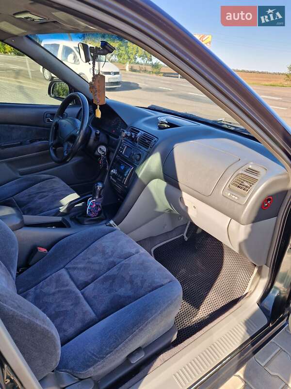 Седан Mitsubishi Galant 1997 в Доброславе