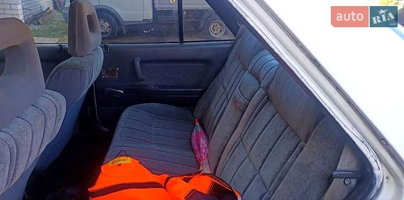 Седан Mitsubishi Galant 1986 в Харькове
