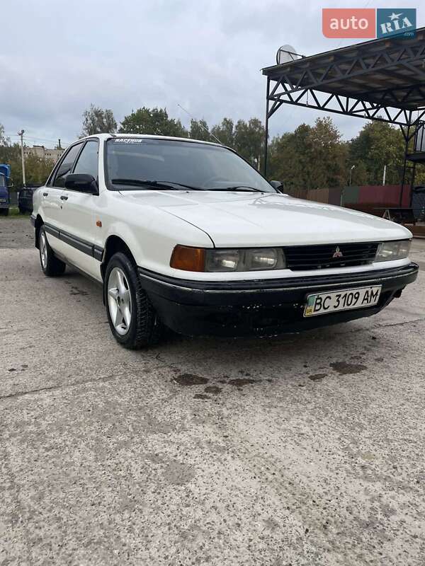 Седан Mitsubishi Galant 1989 в Новояворовске фото 3 Седан Mitsubishi Galant 1989 в Новояворовске