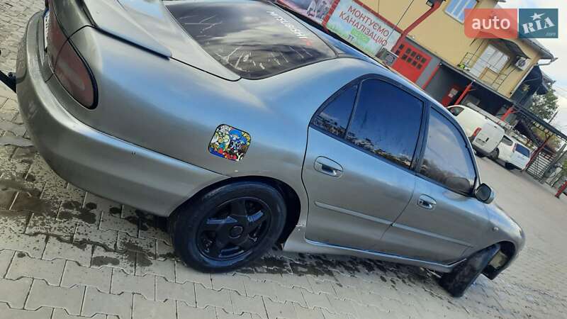 Седан Mitsubishi Galant 1993 в Черновцах