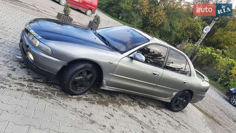 Седан Mitsubishi Galant 1993 в Черновцах