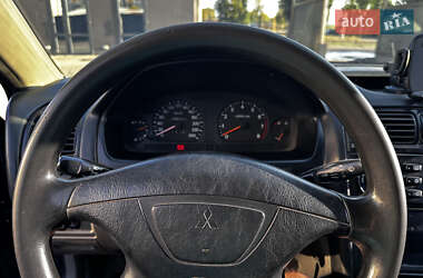 Седан Mitsubishi Galant 2002 в  фото 11 Седан Mitsubishi Galant 2002 в