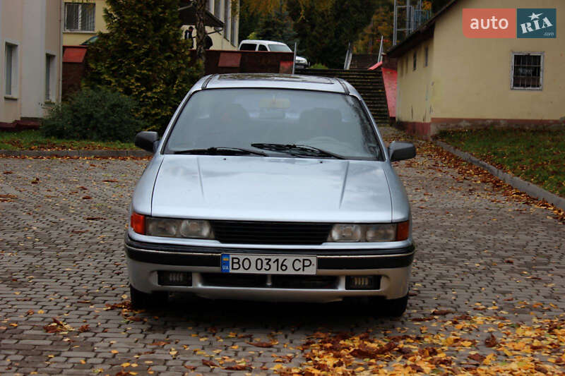 Седан Mitsubishi Galant 1989 в Кременце