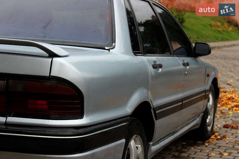 Седан Mitsubishi Galant 1989 в Кременце