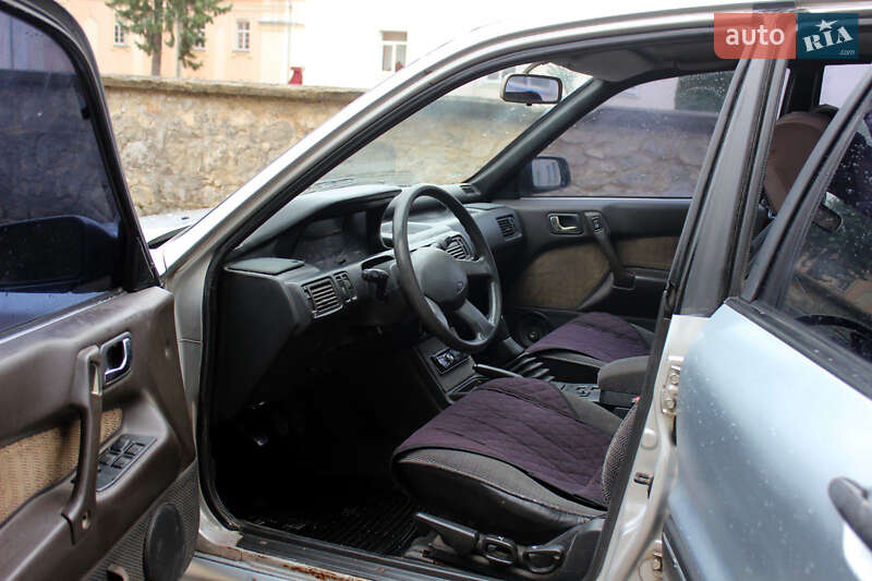 Седан Mitsubishi Galant 1989 в Кременце