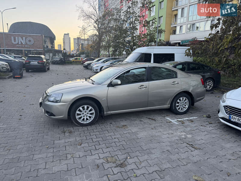 Седан Mitsubishi Galant 2009 в Киеве