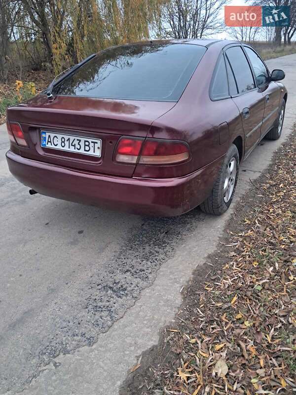 Лифтбек Mitsubishi Galant 1993 в Остроге