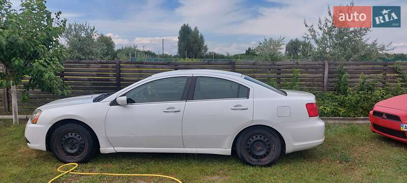 Седан Mitsubishi Galant 2011 в Киеве