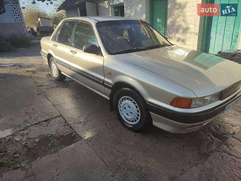 Седан Mitsubishi Galant 1988 в Каменец-Подольском