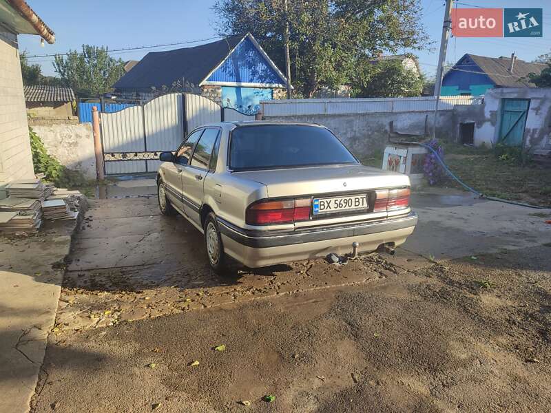 Седан Mitsubishi Galant 1988 в Каменец-Подольском