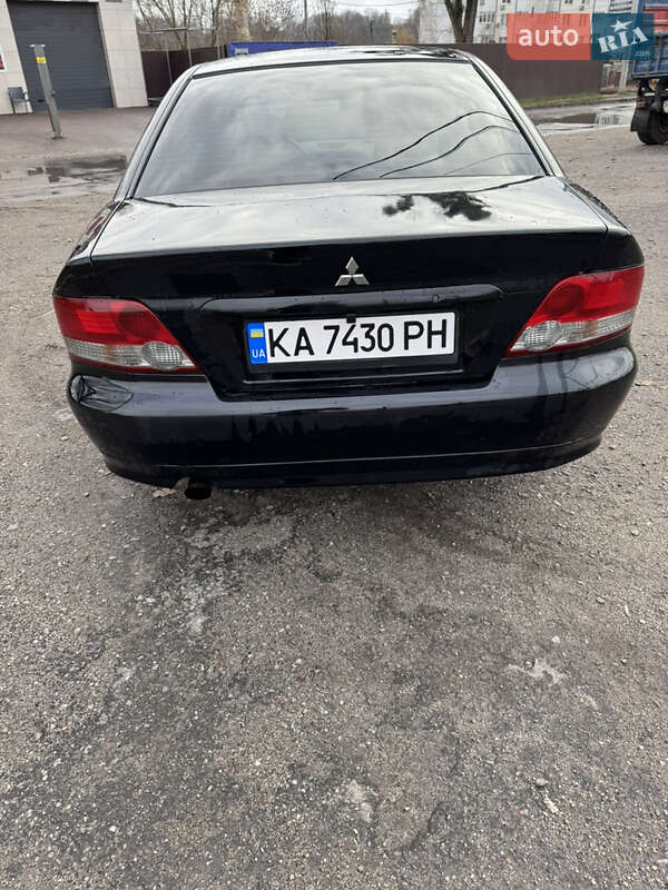 Седан Mitsubishi Galant 2004 в Киеве