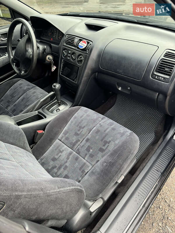 Седан Mitsubishi Galant 2004 в Киеве