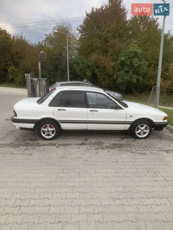 Седан Mitsubishi Galant 1989 в Львове