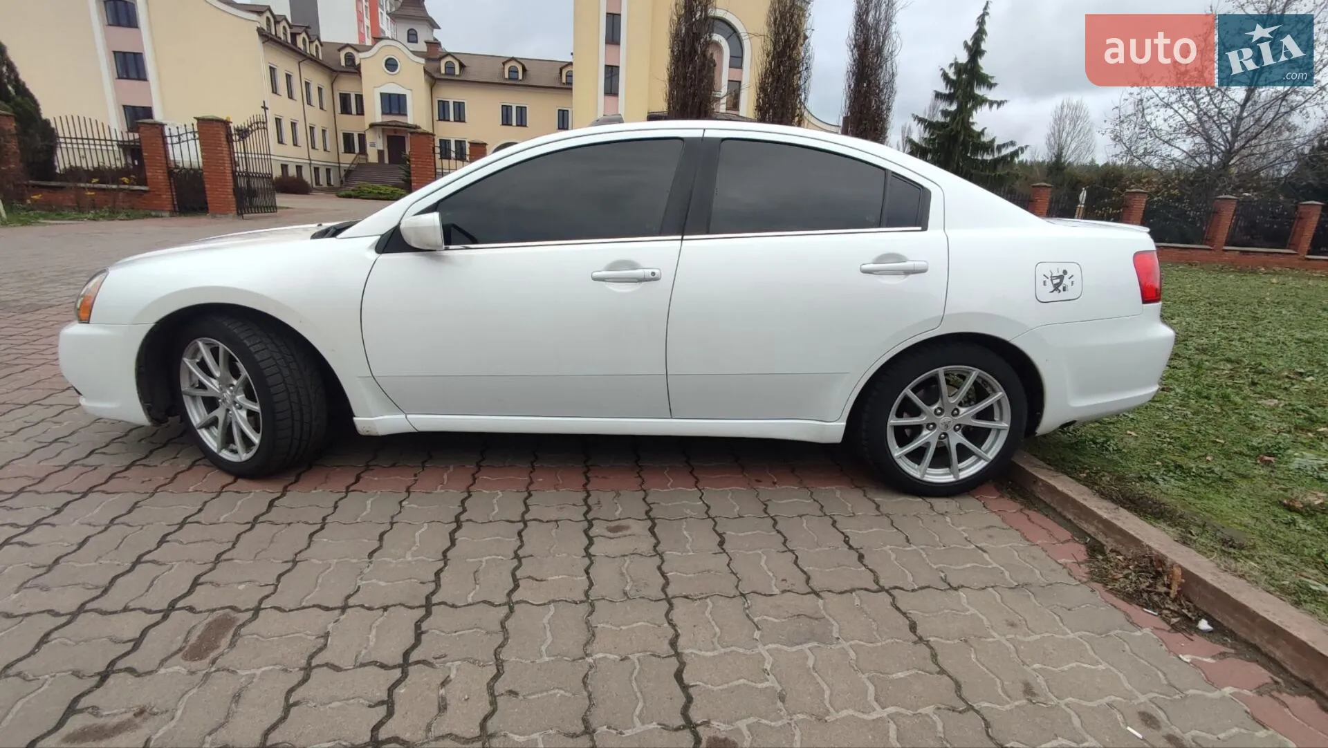 2011 Mitsubishi Galant - мініатюра 2