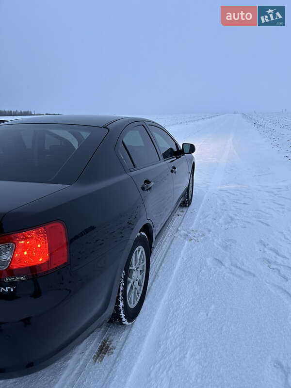 Седан Mitsubishi Galant 2009 в Бобровиці