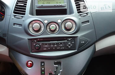 Минивэн Mitsubishi Grandis 2008 в 