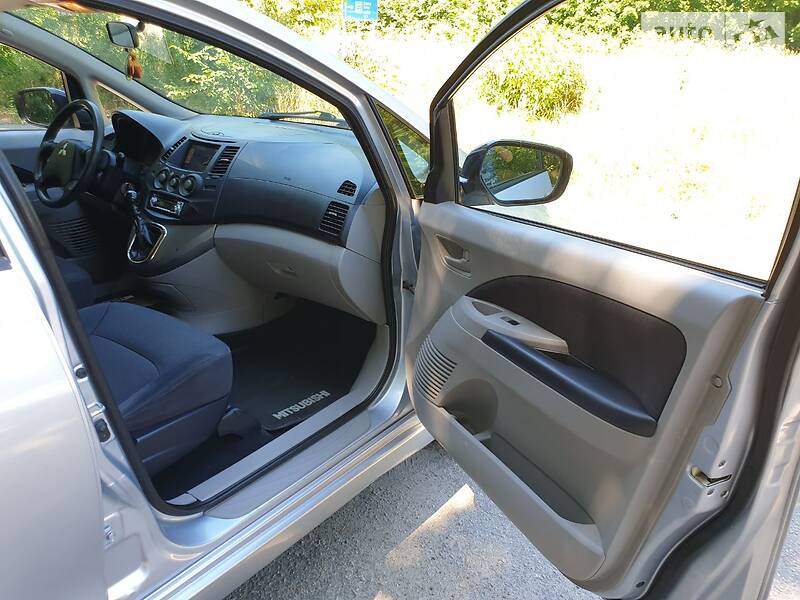 Мінівен Mitsubishi Grandis 2005 в Харкові
