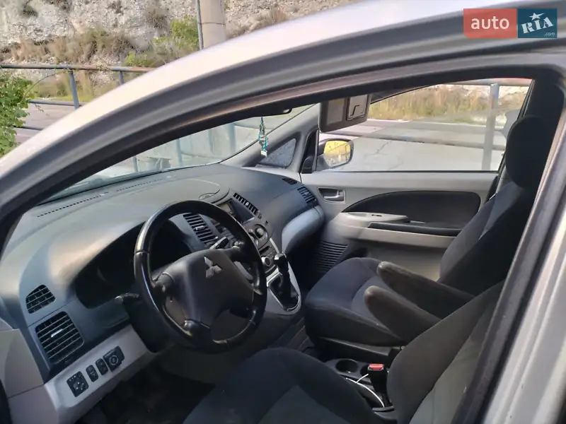 Mitsubishi Grandis 2009