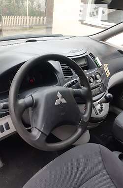 Минивэн Mitsubishi Grandis 2007 в 