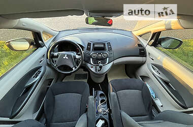 Минивэн Mitsubishi Grandis 2008 в 