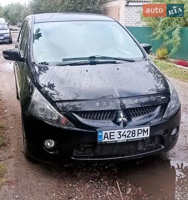 Mitsubishi Grandis 2005