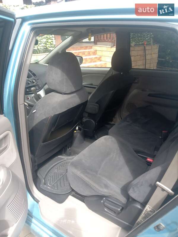 Минивэн Mitsubishi Grandis 2004 в Кременце