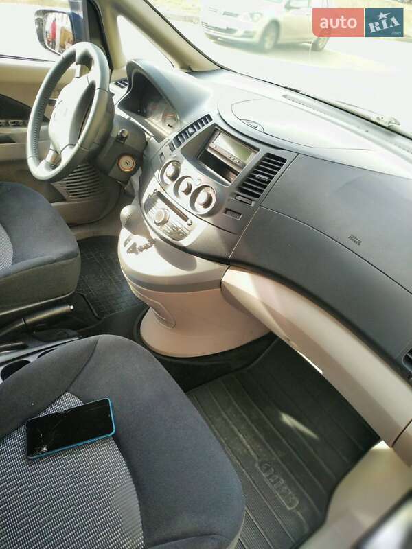 Минивэн Mitsubishi Grandis 2007 в Благовещенском