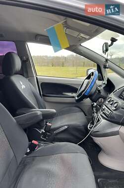 Мінівен Mitsubishi Grandis 2006 в 