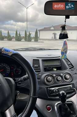 Мінівен Mitsubishi Grandis 2006 в 