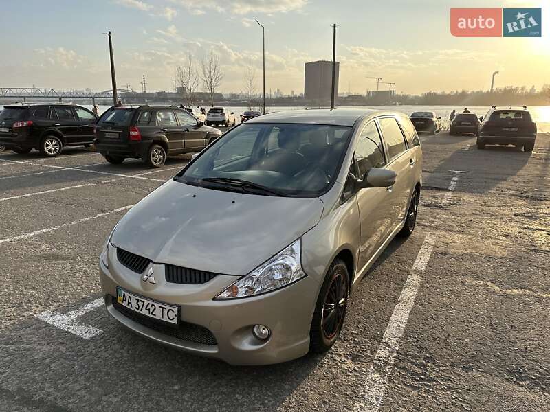 Минивэн Mitsubishi Grandis 2007 в Киеве