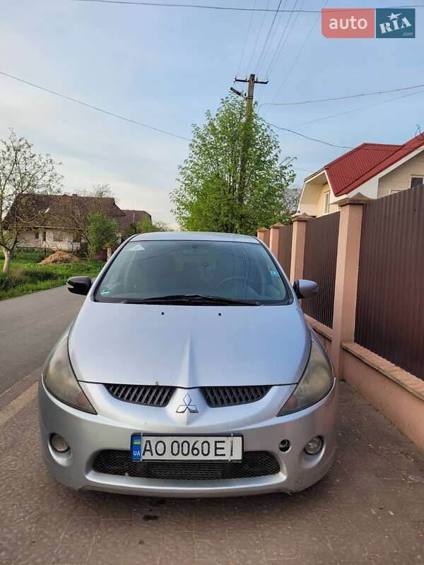 Mitsubishi Grandis 2006