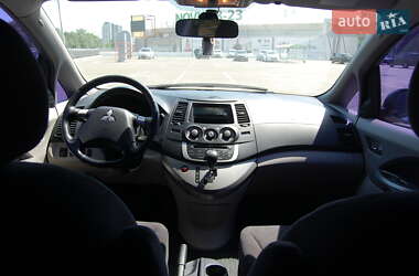 Минивэн Mitsubishi Grandis 2008 в 