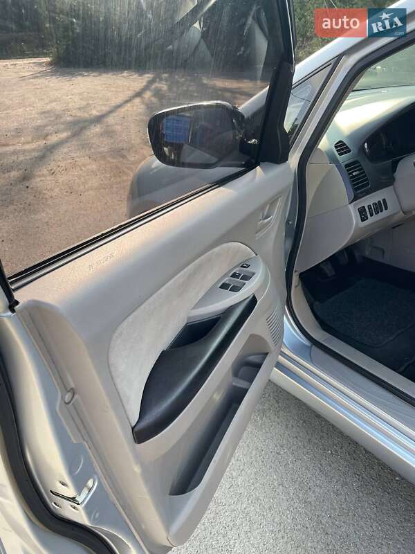 Минивэн Mitsubishi Grandis 2004 в Бродах