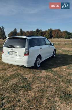 Минивэн Mitsubishi Grandis 2010 в 