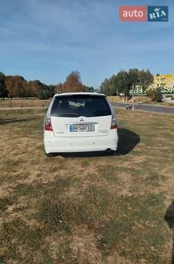 Минивэн Mitsubishi Grandis 2010 в 