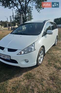 Минивэн Mitsubishi Grandis 2010 в 