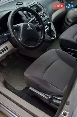 Минивэн Mitsubishi Grandis 2006 в 